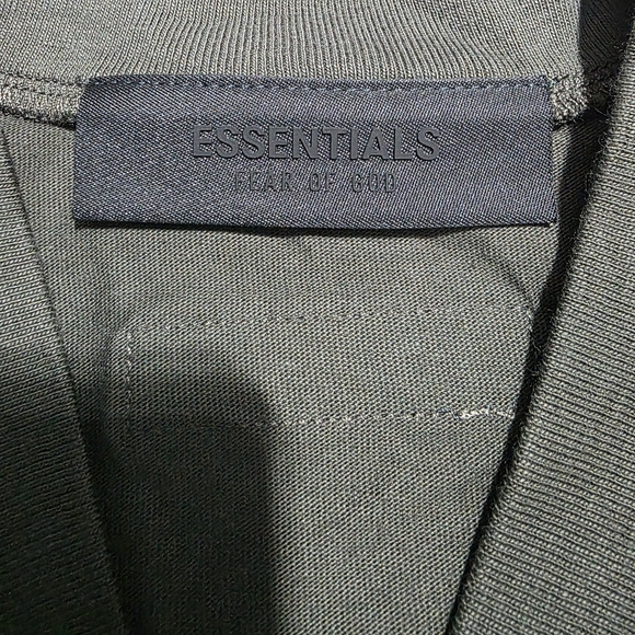 NWT FEAR OF GOD ESSENTIALS V-Neck T-shirt Ink Sz L - Picture 6 of 11